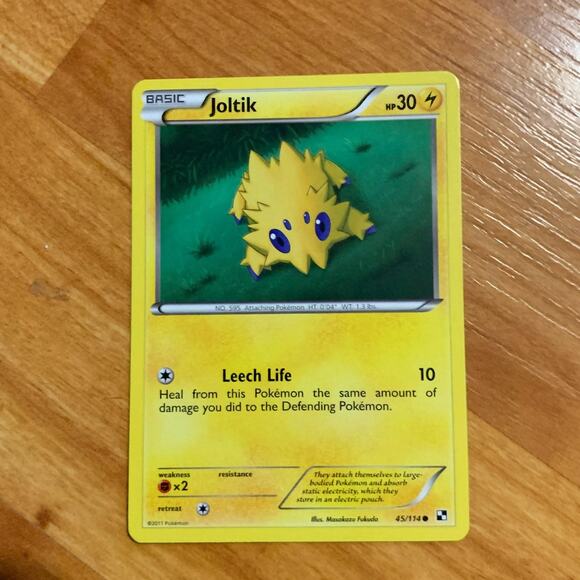 2011 Joltik Pokemon Card - Picture 1 of 2